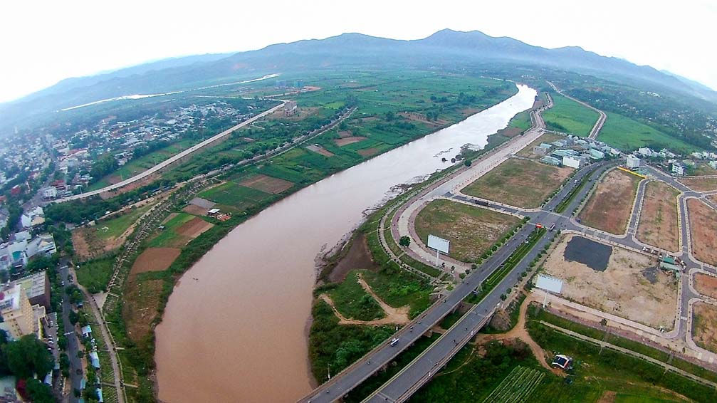  Dòng sông Đăk Bla chảy ngược đoạn qua Tp Kon Tum